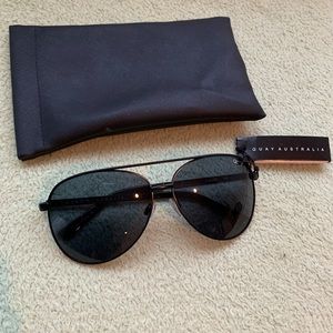Quay Vivienne sunglasses Black/smoke